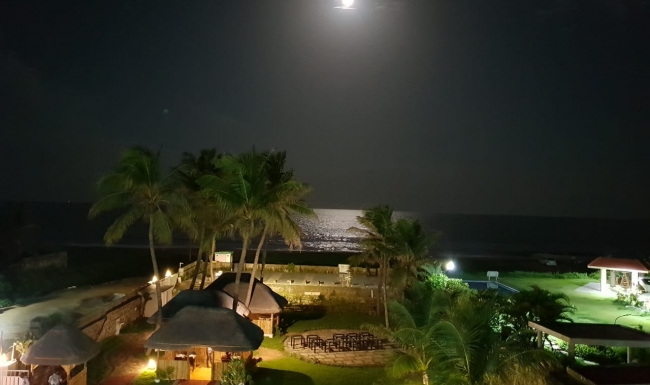 COASTLINE HIDEOUT - BEACH RESTAURANT